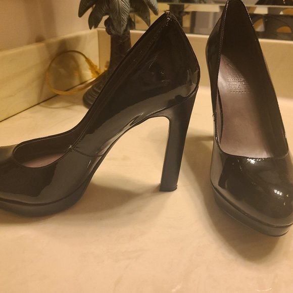 MRKT BLACK PATENT PLATFORM PUMPS 9 - Picture 1 of 6